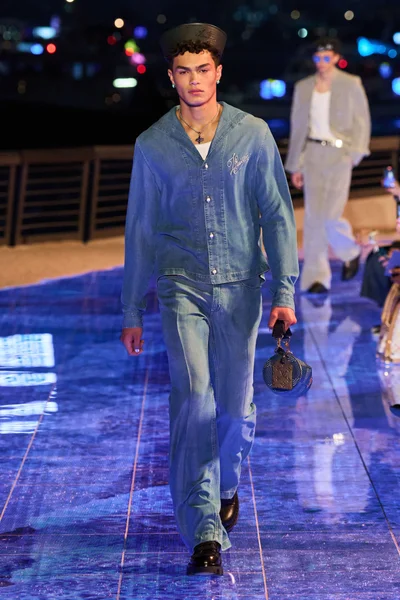 Look 7